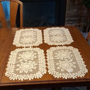 Heritage Alpine White Table Lace Placemats -Set 4